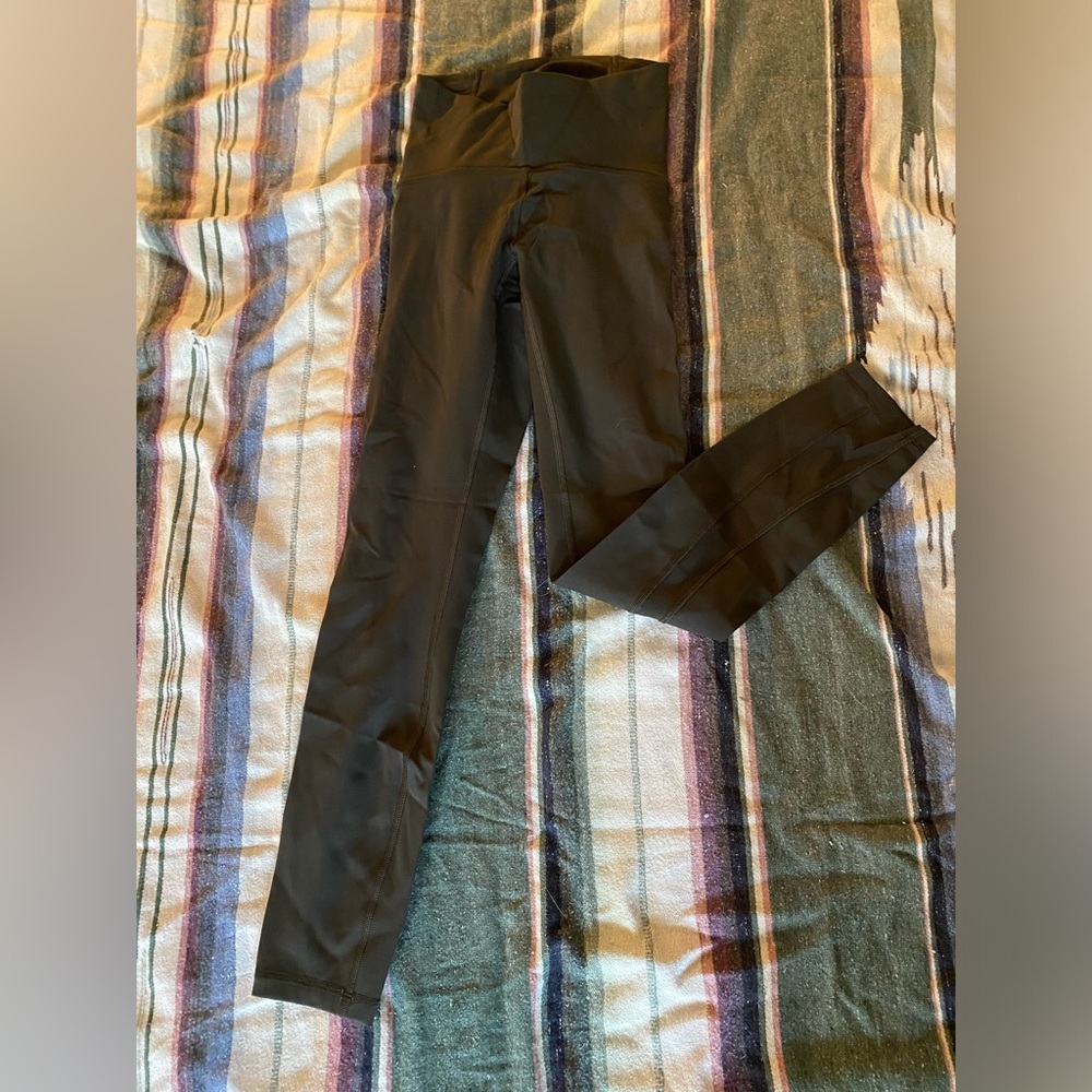 Women’s Lululemon Dark Green Leggings.